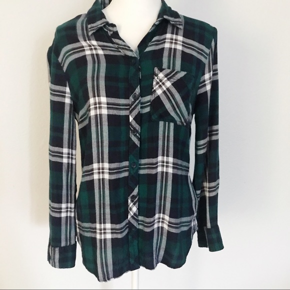 beachlunchlounge Tops - Beach lunch Lounge green flannel with back buttons